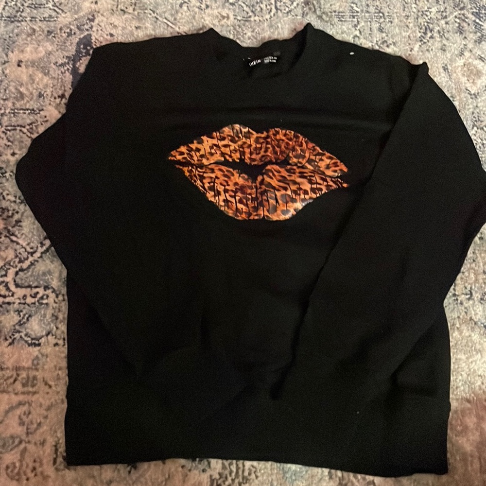 size small shein cheetah lips sweater
